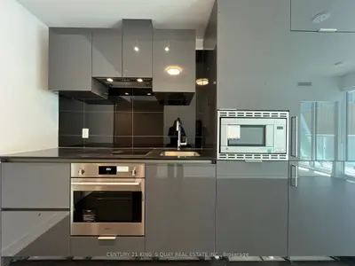230 Simcoe Street 929, Toronto C01, ON M5T 0G7