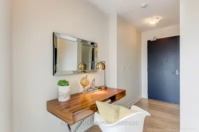 105 George Street 1613, Toronto C08, ON M5A 2N4