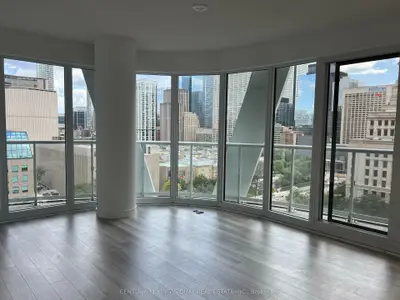 230 Simcoe Street 1126, Toronto C01, On M5t 1t4