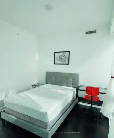 15 Grenville Street 5009, Toronto C01, ON M4Y 1A1
