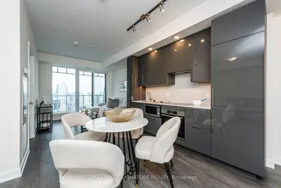 28 Freeland Street 5006, Toronto C08, On M5e 0e3