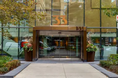 33 Charles Street E 3807, Toronto C08, ON M4Y 0A2
