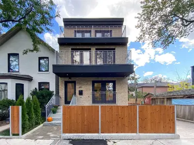 41 Rolyat Street B, Toronto C01, On M6j 1s5