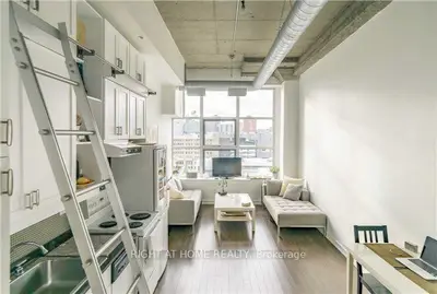 155 Dalhousie Street 906, Toronto C08, On M5b 2p7