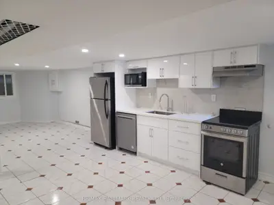 100 Montrose Avenue Main, Toronto C01, On M6j 2t7