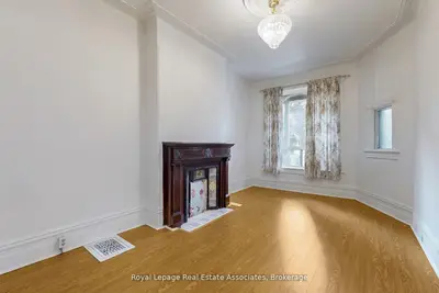 143 Seaton Street, Toronto, On M5a 2t2