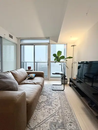 85 Queens Wharf Road 905, Toronto C01, ON M5V 0J9