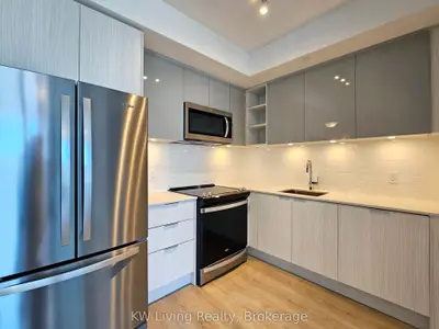 25 Holly Street 2201, Toronto C10, On M4s 0e3