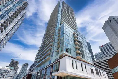 33 Helendale Avenue 2704, Toronto C03, ON M4R 0A4