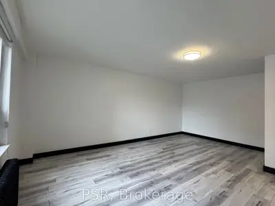 600 Eglinton Avenue W 106, Toronto C04, ON M5N 1C1