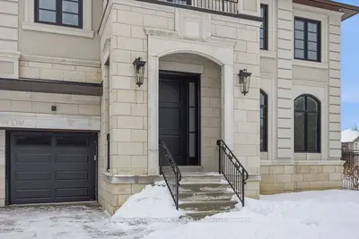 9 Lonergan Crescent, Toronto, On M2m 4b3