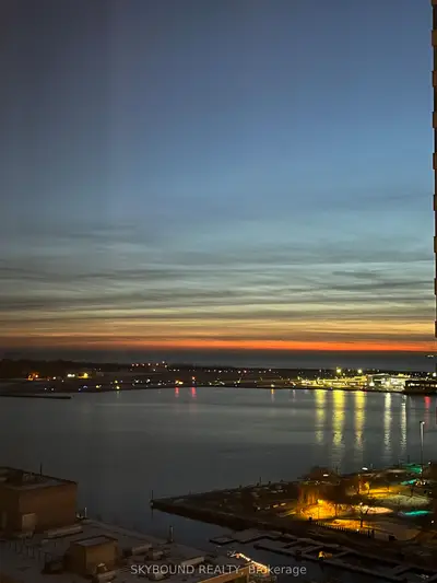 260 Queens Quay W Quay W # 1804, Toronto C01, ON M5J 2N3