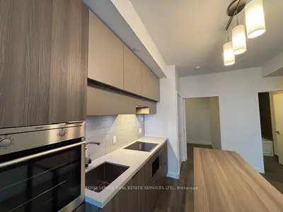 8 Eglinton Avenue E 4112, Toronto C10, ON M4P 0C1