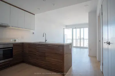 488 University Avenue 2106, Toronto C01, On M5g 1x3
