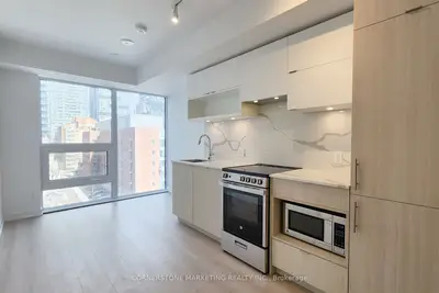 100 Queen Street E 801, Toronto C08, On M5c 0b5