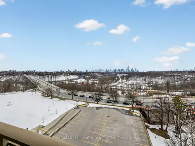 1 Leaside Park Drive 724, Toronto C11, ON M4H 1R1