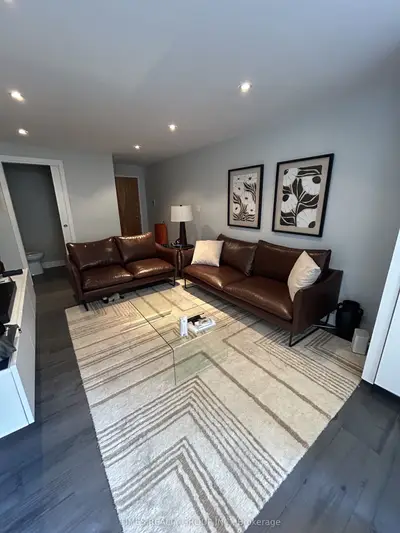 80 Cumberland Street 301, Toronto C02, ON M5R 3V1