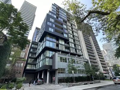 17 Dundonald Street 907, Toronto C08, ON M4Y 1K3