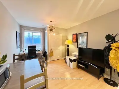 409 College Street 5, Toronto C01, ON M5T 1T1