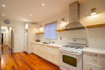 198 Bellwoods Avenue, Toronto C01, ON M6J 2R1