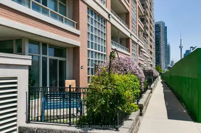6 Pirandello Street Th22, Toronto C01, ON M6K 0B1
