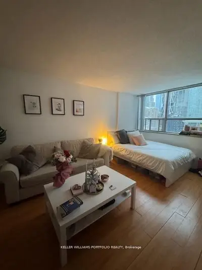 30 Gloucester Street 1205, Toronto C08, ON M4Y 1L6