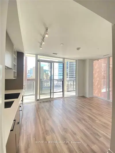 20 Edward Street 514, Toronto C01, ON M5G 0C5