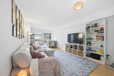 250 Wellington Street W 636, Toronto C01, ON M5V 3P6