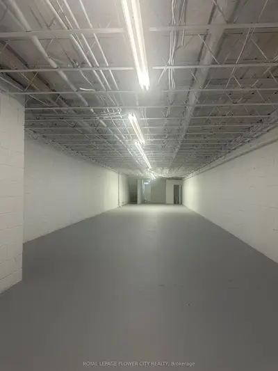 329 Spadina Avenue 2nd Floor, Toronto C01, On M5t 2e9