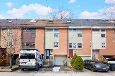 248 Milan Street, Toronto C08, On M5a 3z6