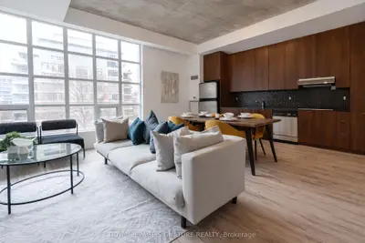 Condo Apartment in Toronto