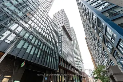 82 Dalhousie Street 909, Toronto C08, On M5b 0c5