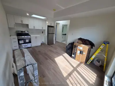 558 Spadina Crescent Lanewayhse 2nd Flr, Toronto C01, On M5s 2j9