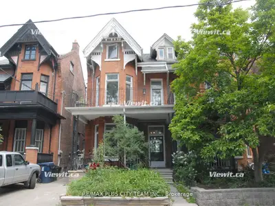 52 Churchill Avenue Main, Toronto C01, On M6j 2b4