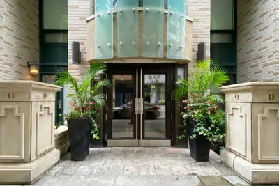 35 Hayden Street S 1112, Toronto C08, On M4y 3c3