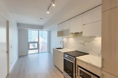 100 Queen Street E 1201, Toronto C08, On M5c 0b5
