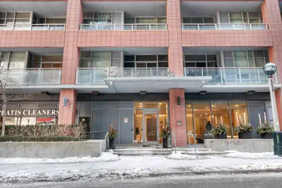 15 Bruyeres Mews 806, Toronto C01, ON M5V 0A7