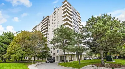 21 Welsford Gardens 204, Toronto C13, On M3a 2p6