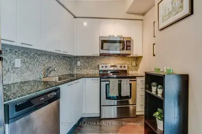 15 Bruyeres Mews 805, Toronto C01, ON M5V 0A7