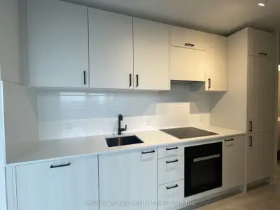 5 Quarrington Lane 811, Toronto C13, ON M3C 0S5