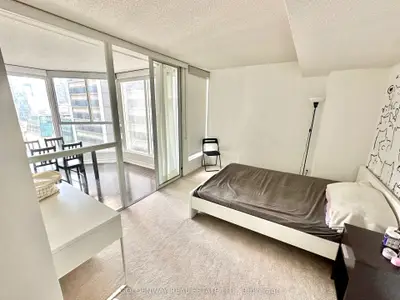 55 Centre Avenue 1503, Toronto C01, On M5g 2h5