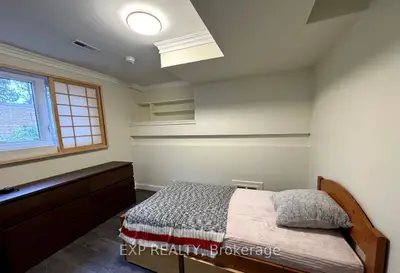 18 Greenland Road Lower, Toronto C13, On M3c 1n1