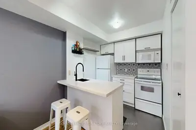 21 Pirandello Street 1205, Toronto C01, On M6k 3p4