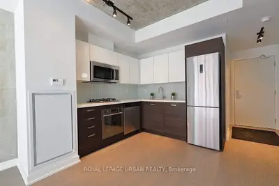 39 Brant Street 721, Toronto C01, On M5v 2l9