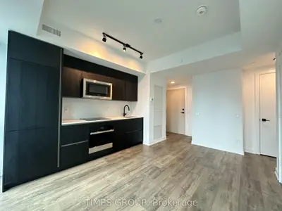 327 King Street 3701, Toronto C01, ON M5V 0W7