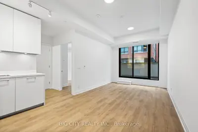36 Brentcliffe Road 201, Toronto C11, ON M4G 0E1