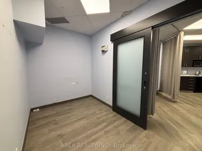 121 King Street W B132, Toronto C01, ON M5H 3T9