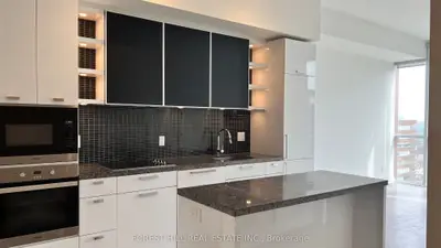 32 Davenport Road 2105, Toronto C02, ON M5R 1H3