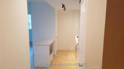 7 NE Grenville Street 1705, Toronto C01, ON M4Y 0E9