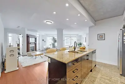 100 Hayden Street 1109, Toronto C08, On M4y 3c7